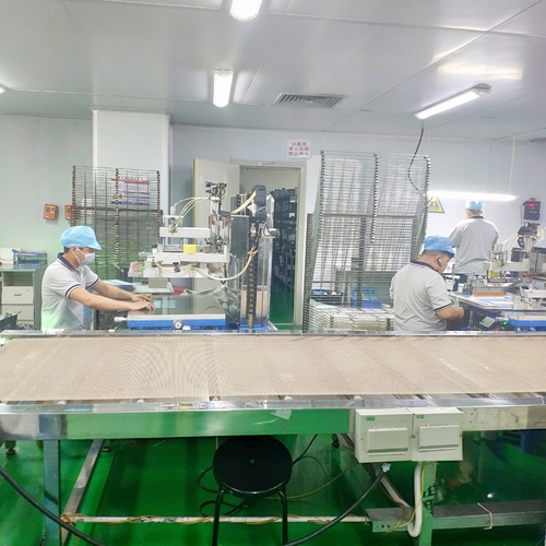 Máy in lụa bán tự động tại Công ty TNHH Công nghệ Lunfeng