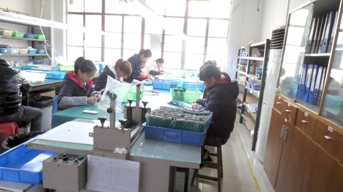Lắp ráp / dán và lưu trữ công tắc màng ở Lunfeng